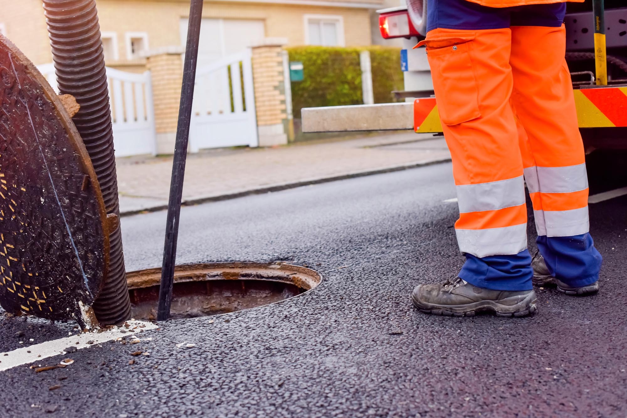workers cleaning and maintaining the sewers on the roads